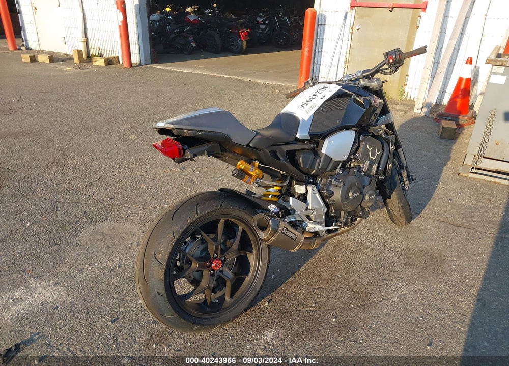 2018 HONDA CB1000 RA VIN: JH2SC801XJK000365