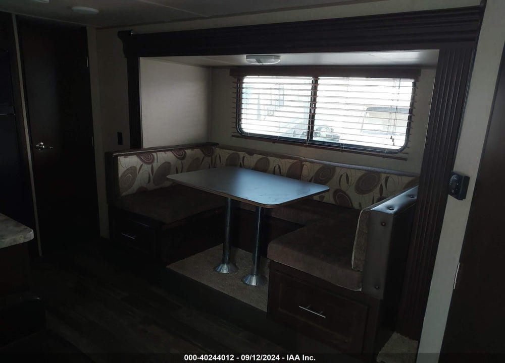 2016 FOREST RIVER CHEROKEE VIN: 4X4TCKZ23GK031899