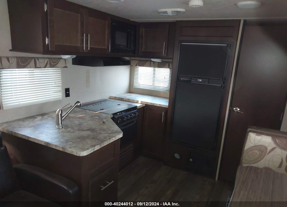 2016 FOREST RIVER CHEROKEE VIN: 4X4TCKZ23GK031899