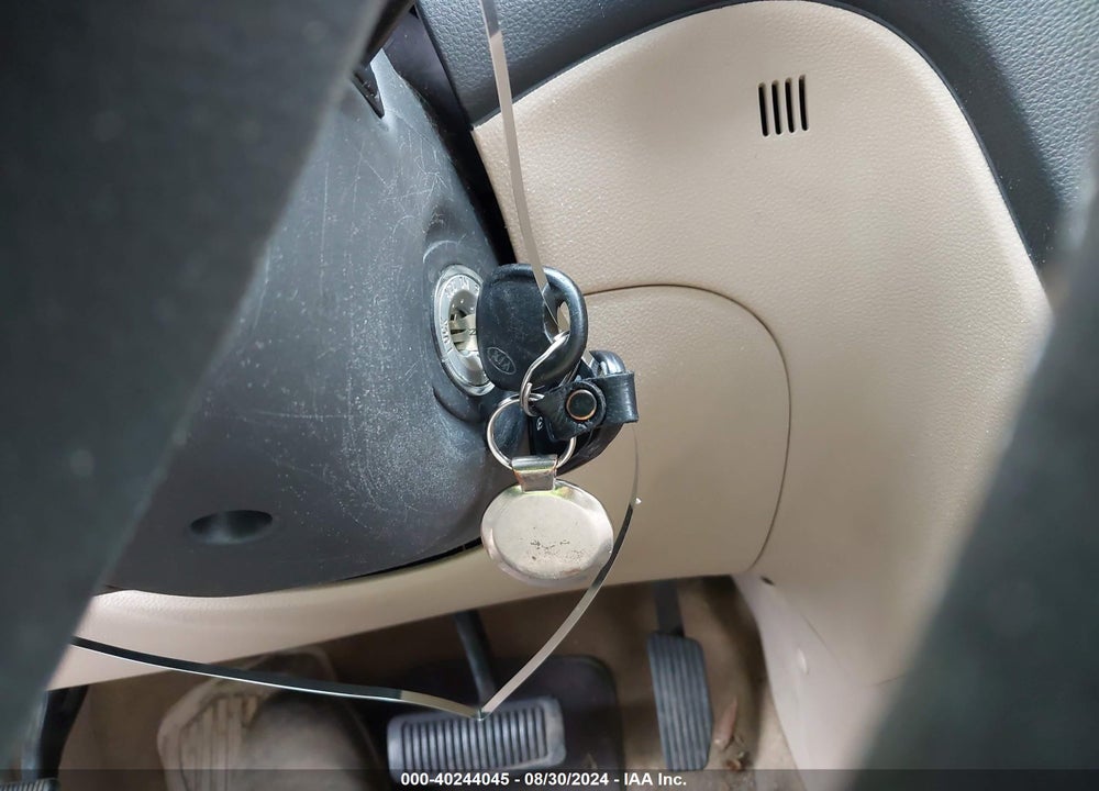 2007 KIA RONDO LX VIN: KNAFG525977087942