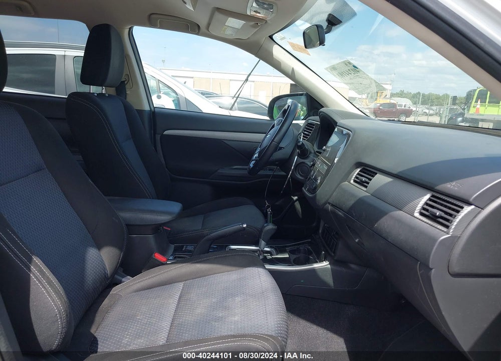 2018 MITSUBISHI OUTLANDER SE VIN: JA4AD3A35JZ036082