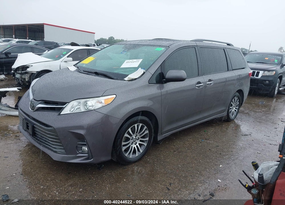 2018 TOYOTA SIENNA XLE 8 PASSENGER VIN: 5TDYZ3DC8JS965895