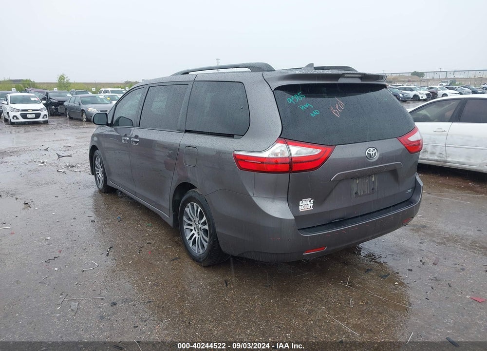 2018 TOYOTA SIENNA XLE 8 PASSENGER VIN: 5TDYZ3DC8JS965895