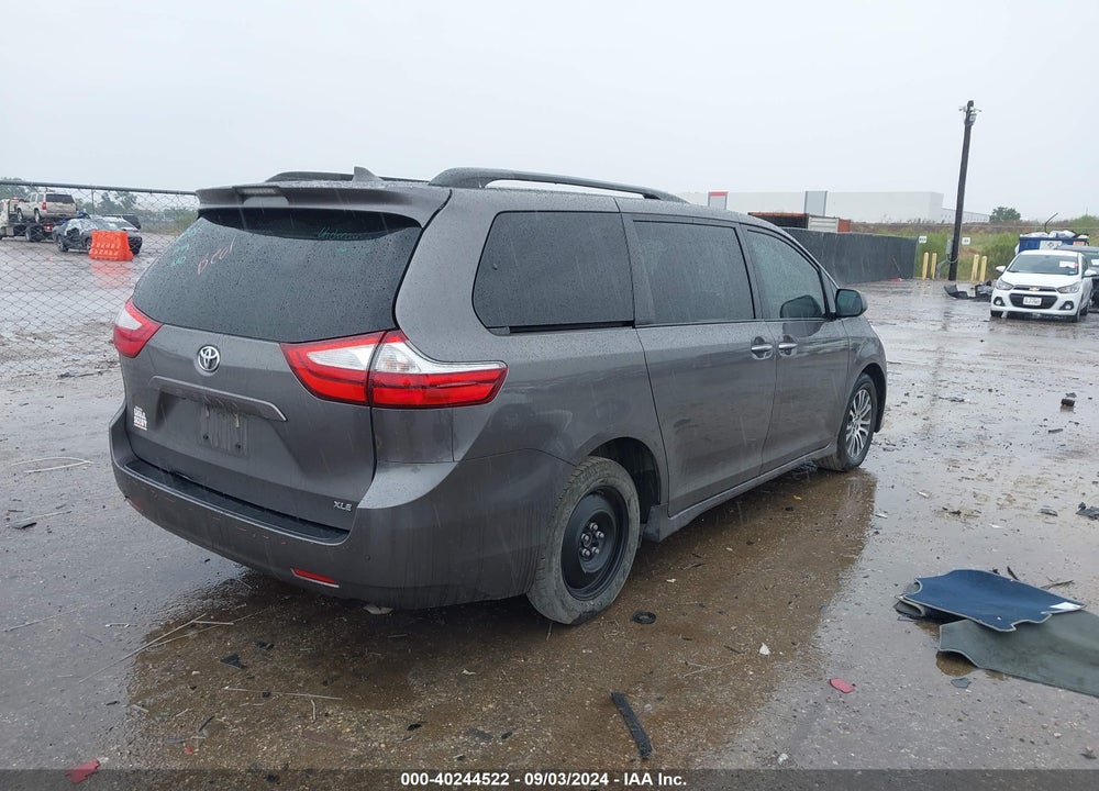 2018 TOYOTA SIENNA XLE 8 PASSENGER VIN: 5TDYZ3DC8JS965895