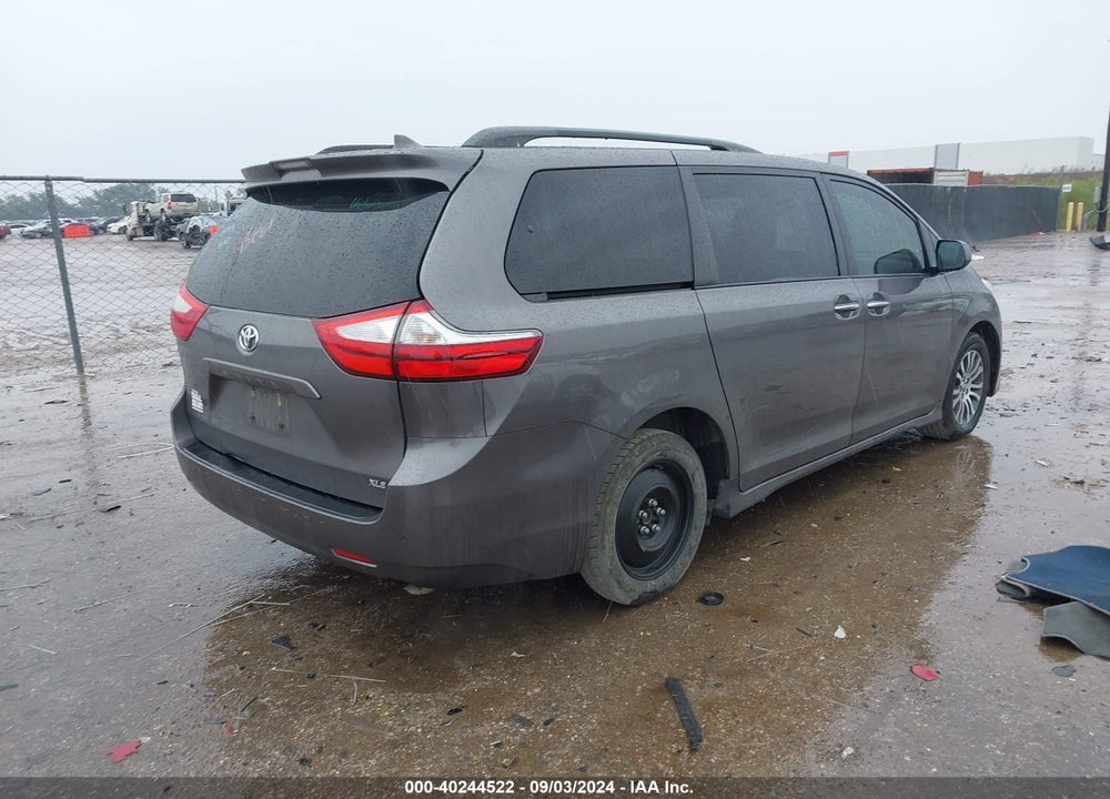 2018 TOYOTA SIENNA XLE 8 PASSENGER VIN: 5TDYZ3DC8JS965895