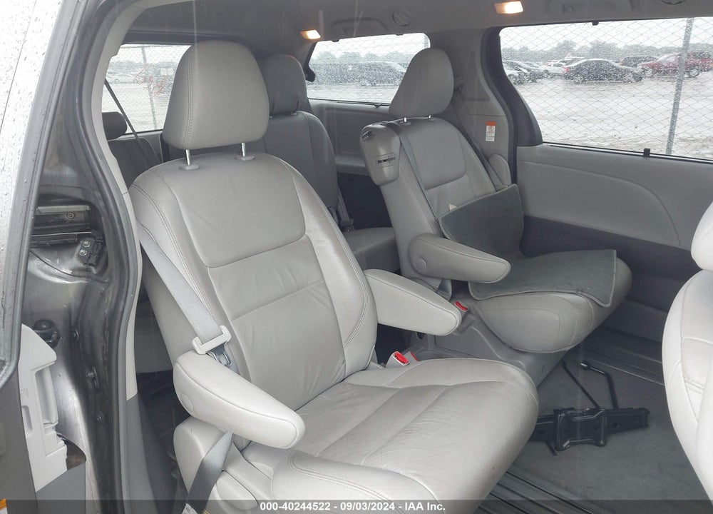 2018 TOYOTA SIENNA XLE 8 PASSENGER VIN: 5TDYZ3DC8JS965895