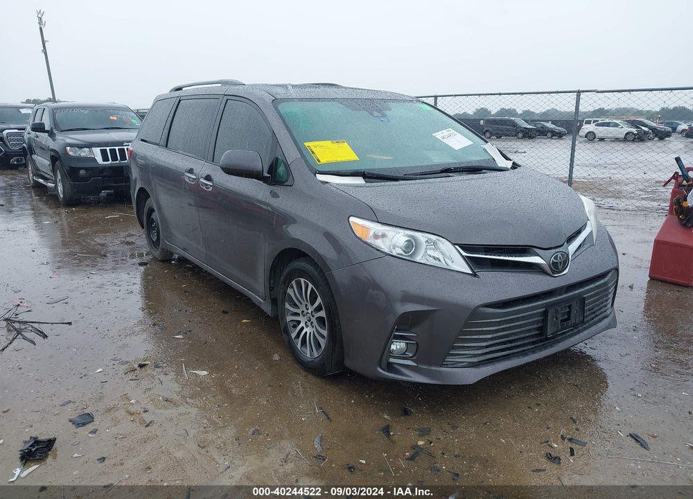 2018 TOYOTA SIENNA XLE 8 PASSENGER VIN: 5TDYZ3DC8JS965895