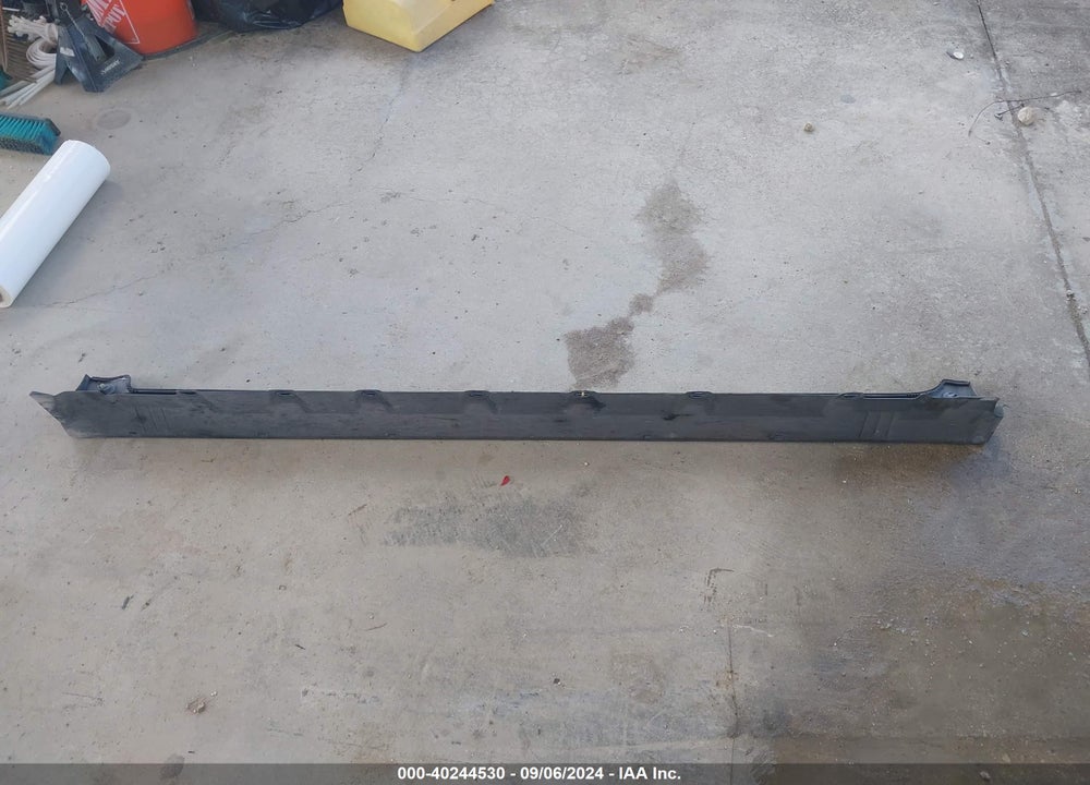 2004 SCION XB VIN: JTLKT324X40152606