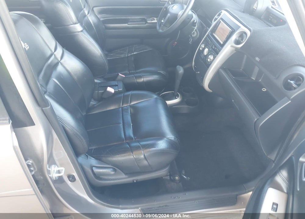 2004 SCION XB VIN: JTLKT324X40152606