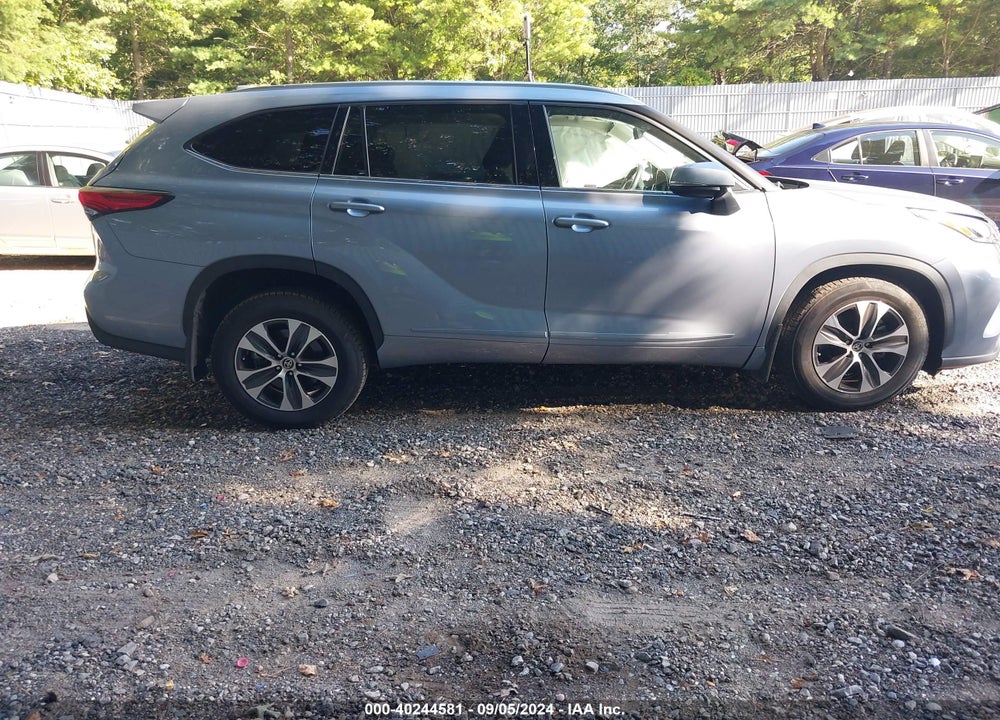 2020 TOYOTA HIGHLANDER XLE VIN: 5TDHZRBH5LS037529