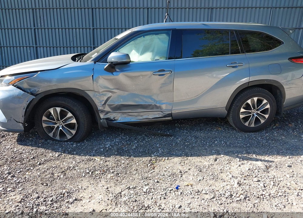 2020 TOYOTA HIGHLANDER XLE VIN: 5TDHZRBH5LS037529