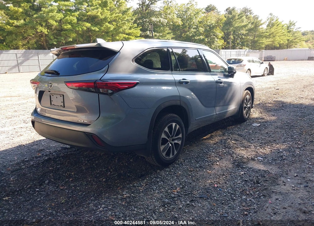 2020 TOYOTA HIGHLANDER XLE VIN: 5TDHZRBH5LS037529