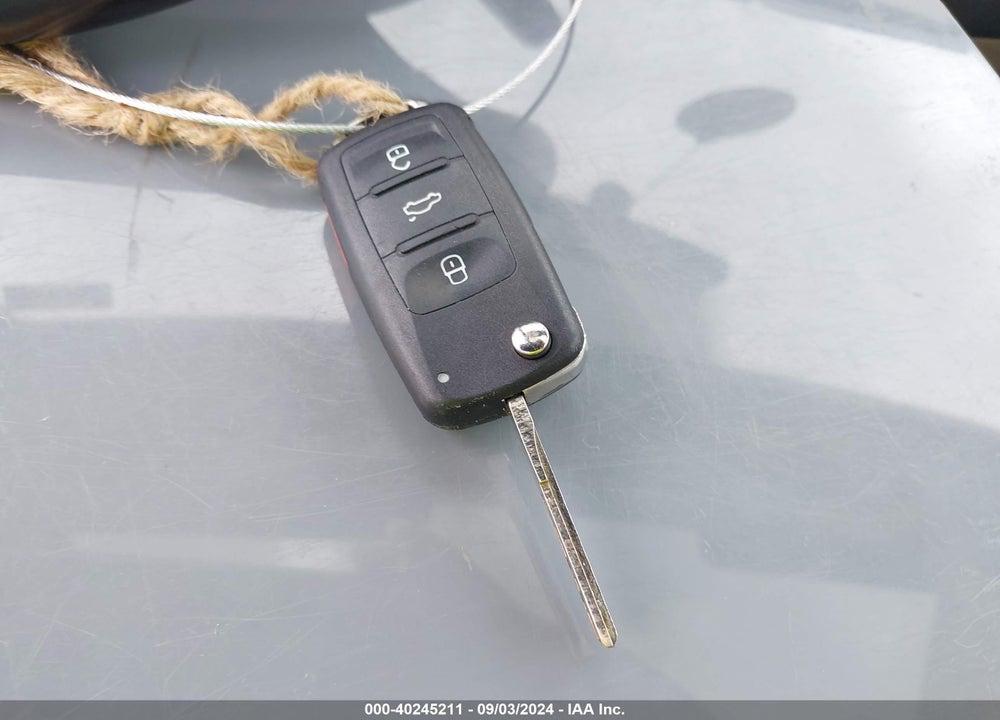 2010 VOLKSWAGEN EOS KOMFORT VIN: WVWBA7AH5AV012653