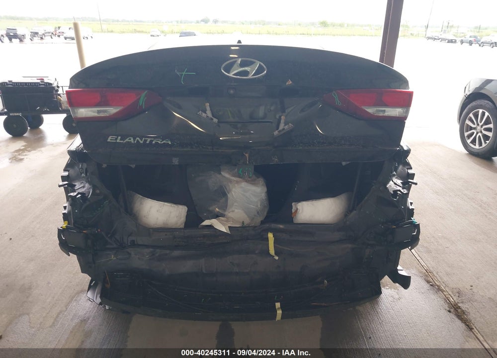 2018 HYUNDAI ELANTRA SEL VIN: 5NPD84LF6JH301054