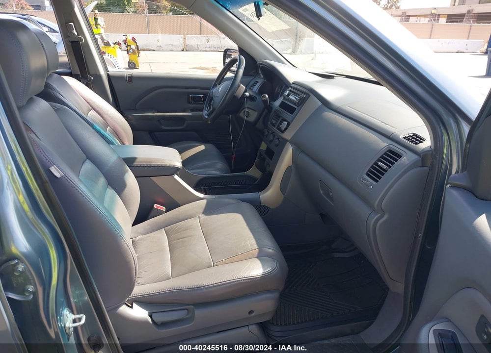 2006 HONDA PILOT LX VIN: 2HKYF18156H543022