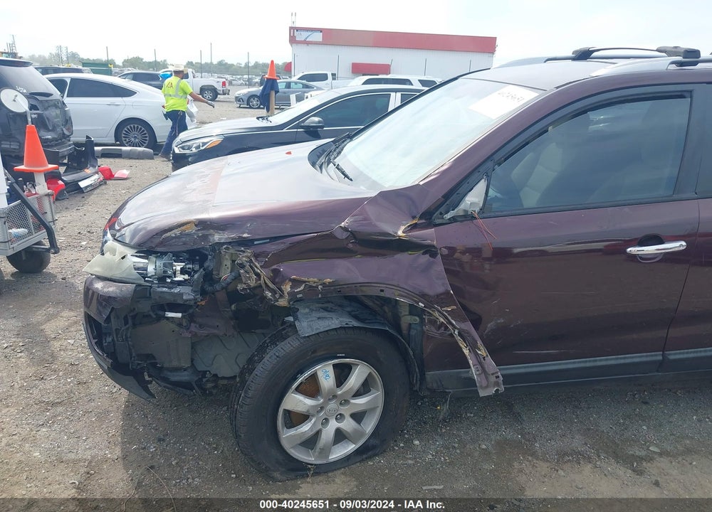 2011 KIA SORENTO LX VIN: 5XYKT4A19BG184317