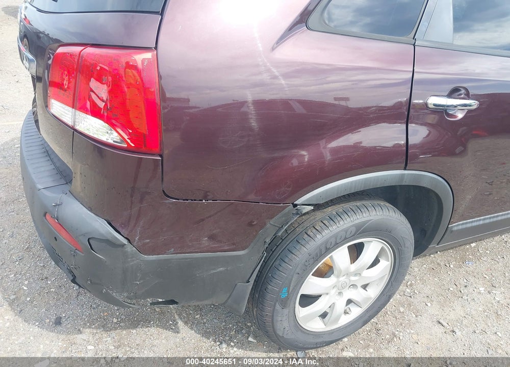 2011 KIA SORENTO LX VIN: 5XYKT4A19BG184317