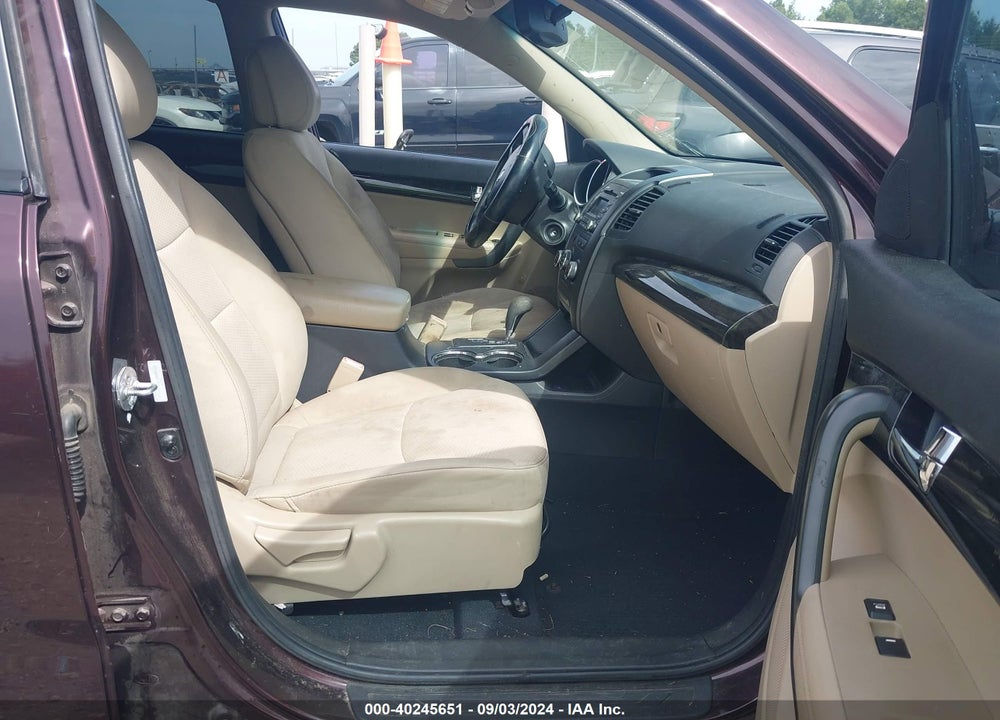 2011 KIA SORENTO LX VIN: 5XYKT4A19BG184317