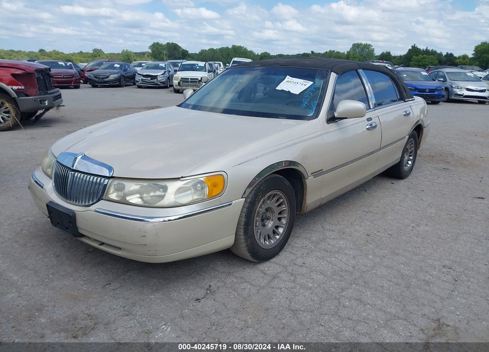 1999 LINCOLN TOWN CAR CARTIER VIN: 1LNHM83W5XY677395