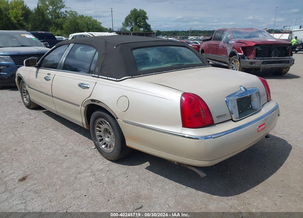 1999 LINCOLN TOWN CAR CARTIER VIN: 1LNHM83W5XY677395