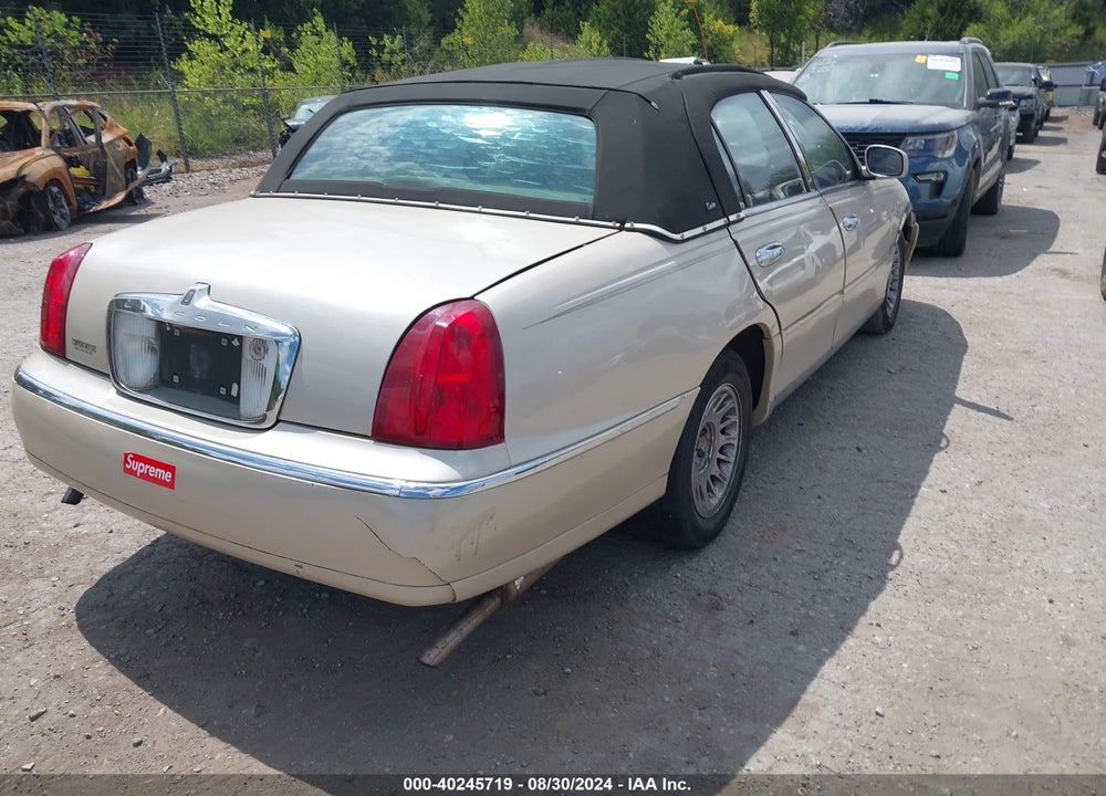 1999 LINCOLN TOWN CAR CARTIER VIN: 1LNHM83W5XY677395