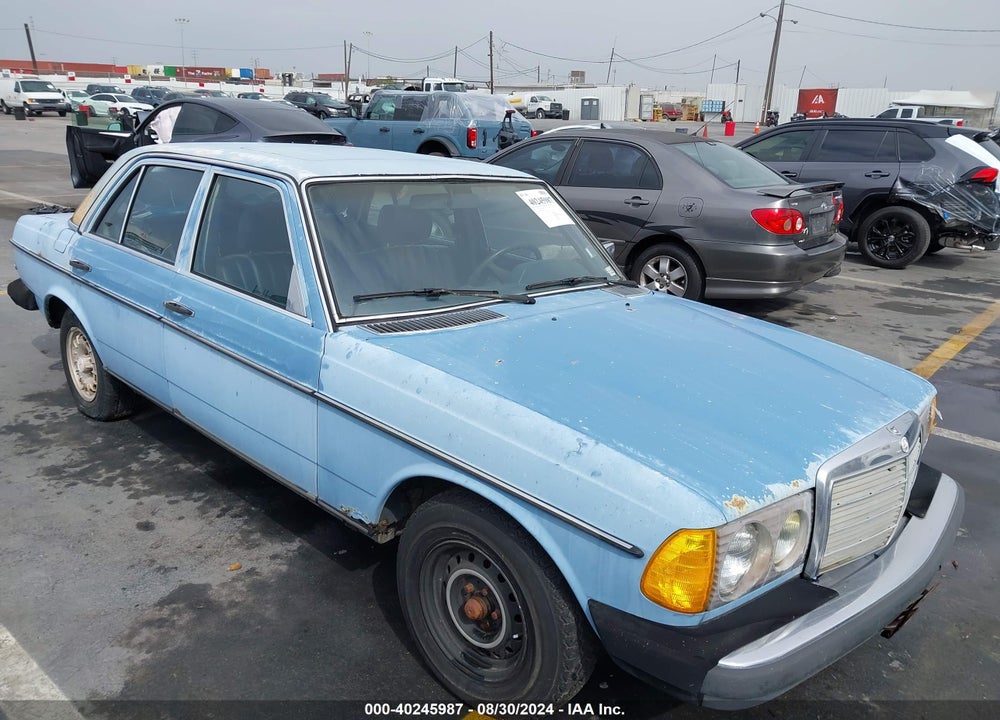 1981 MERCEDES-BENZ 300 D VIN: WDBAB30A2BB253593