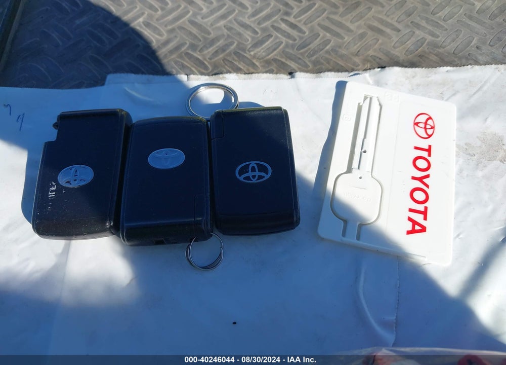 2005 TOYOTA PRIUS VIN: JTDKB20U053013306