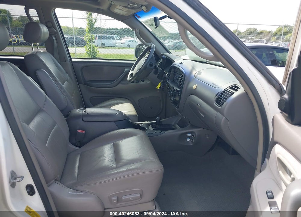 2004 TOYOTA SEQUOIA SR5 V8 VIN: 5TDBT44A34S207687