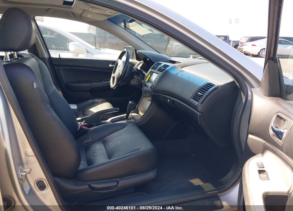 2004 HONDA ACCORD 2.4 EX VIN: JHMCM567X4C005535