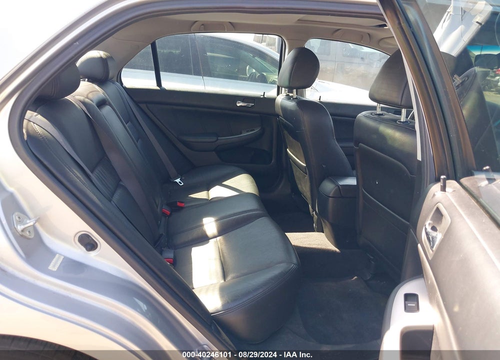 2004 HONDA ACCORD 2.4 EX VIN: JHMCM567X4C005535