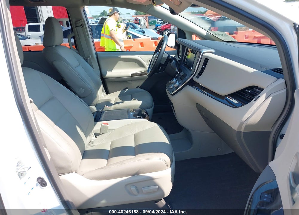 2018 TOYOTA SIENNA XLE 7 PASSENGER VIN: 5TDDZ3DC1JS206228