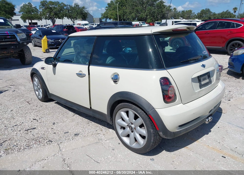 2006 MINI COOPER S VIN: WMWRE33596TG99802