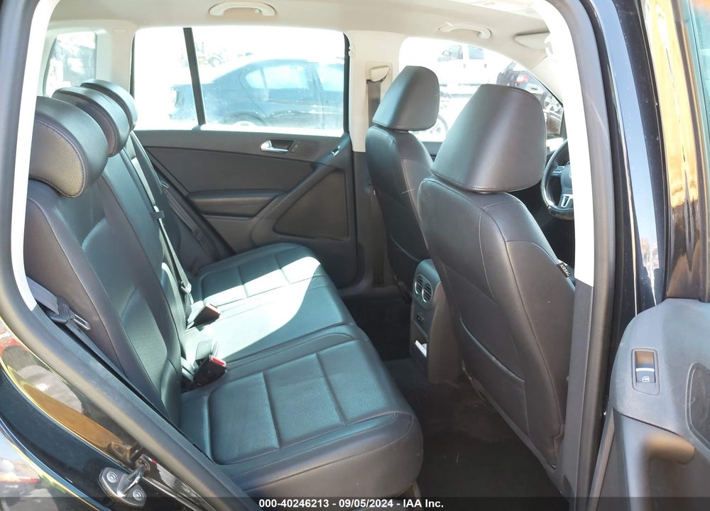2011 VOLKSWAGEN TIGUAN SE VIN: WVGAV7AX9BW513348