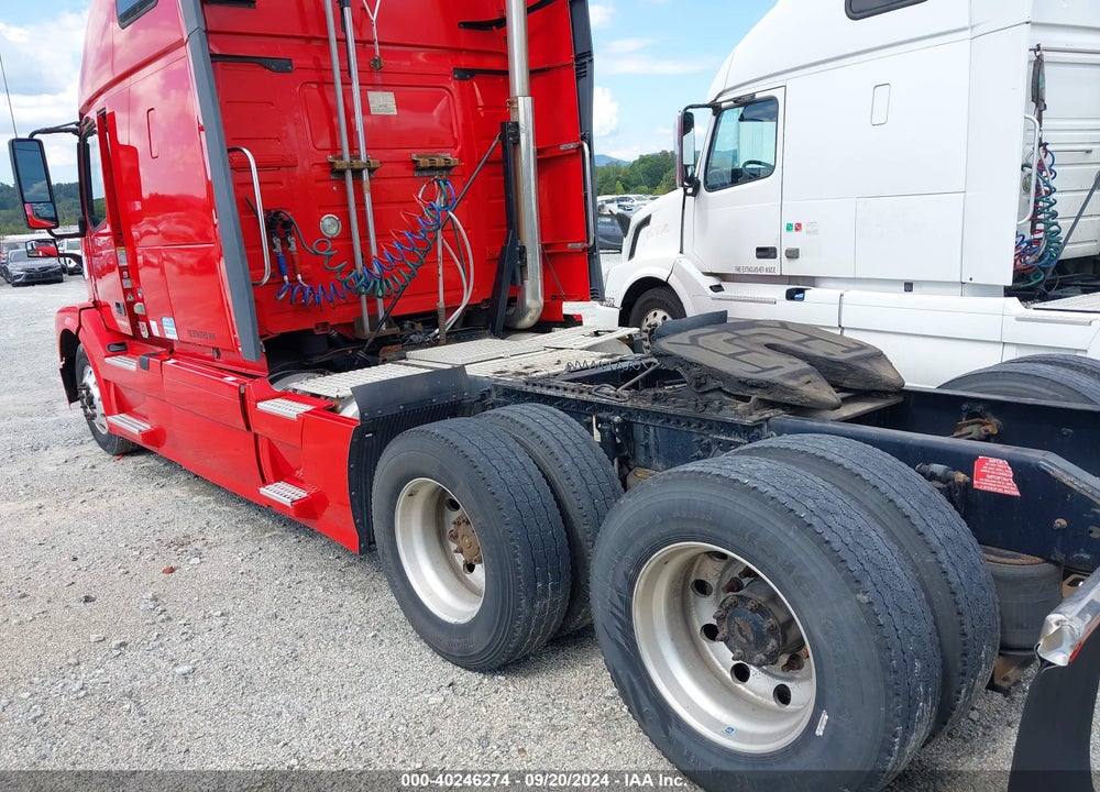 2013 VOLVO VN VIN: 4V4NC9EH0DN564244