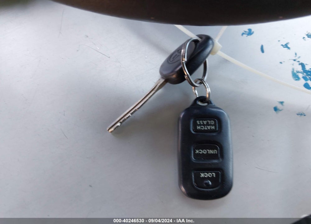 2005 TOYOTA MATRIX VIN: 2T1KR32E15C442579