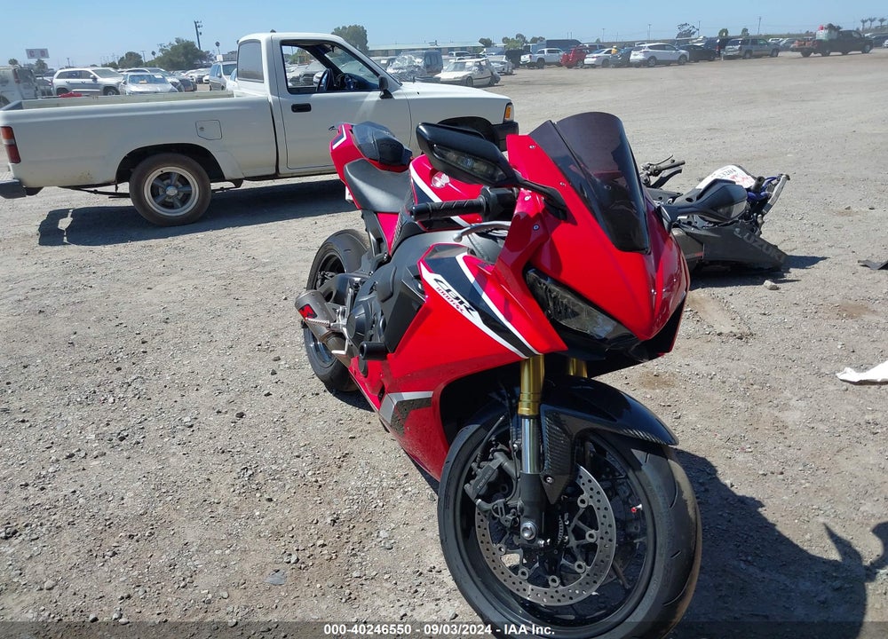 2018 HONDA CBR1000 VIN: JH2SC7718JK100268