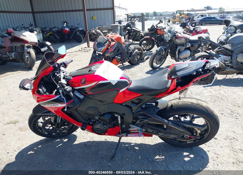2018 HONDA CBR1000 VIN: JH2SC7718JK100268