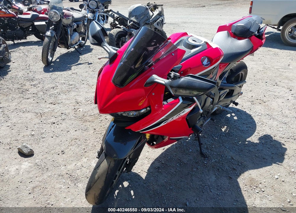 2018 HONDA CBR1000 VIN: JH2SC7718JK100268