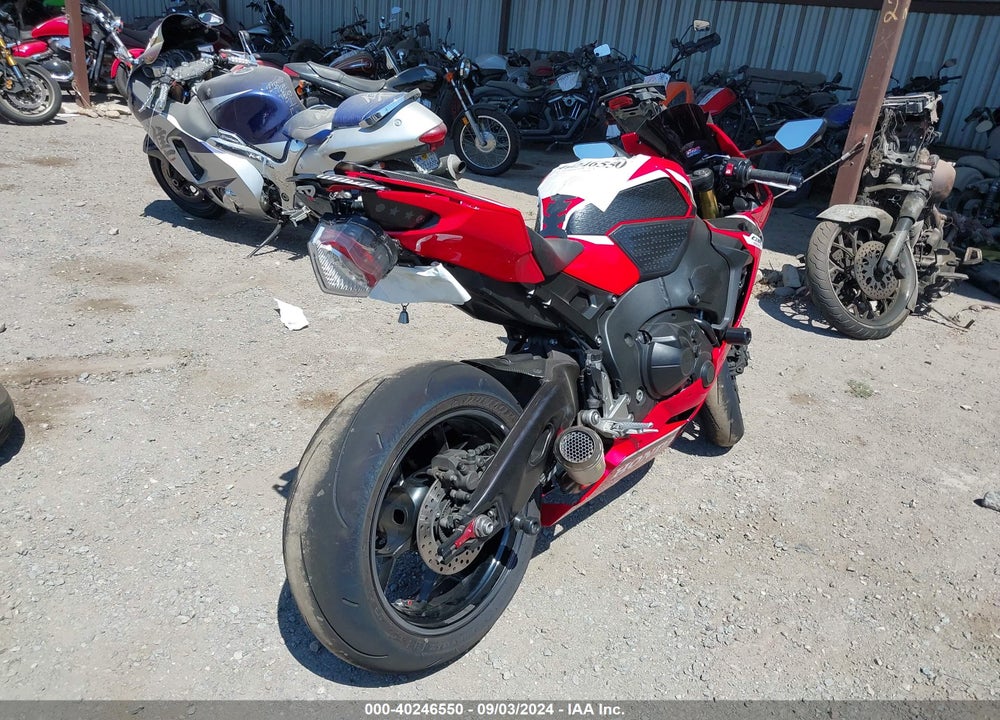 2018 HONDA CBR1000 VIN: JH2SC7718JK100268