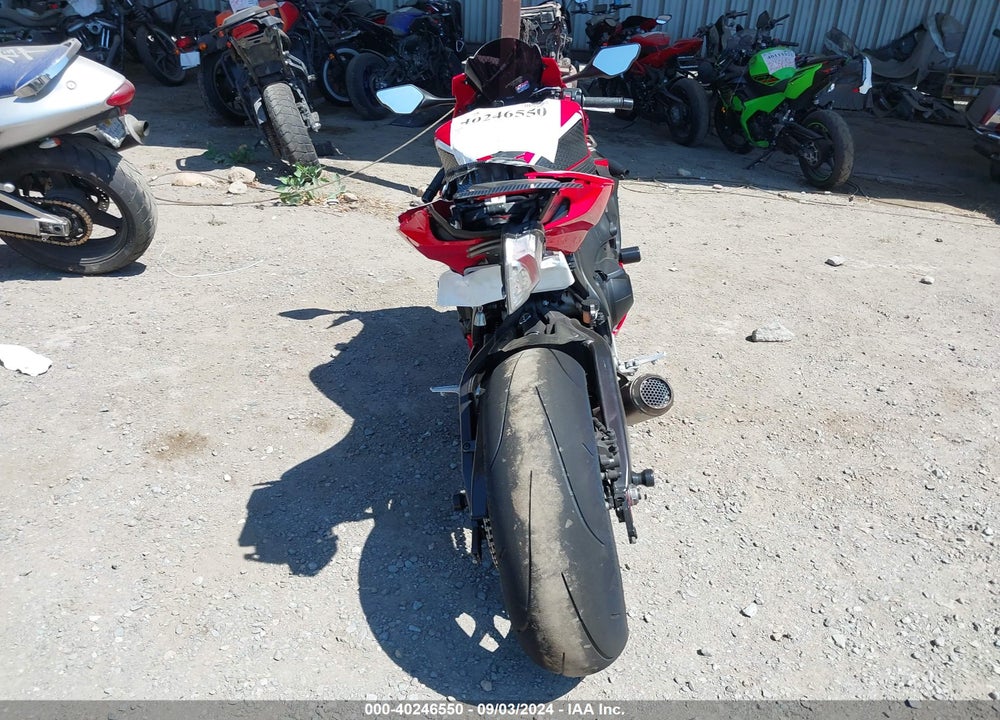 2018 HONDA CBR1000 VIN: JH2SC7718JK100268