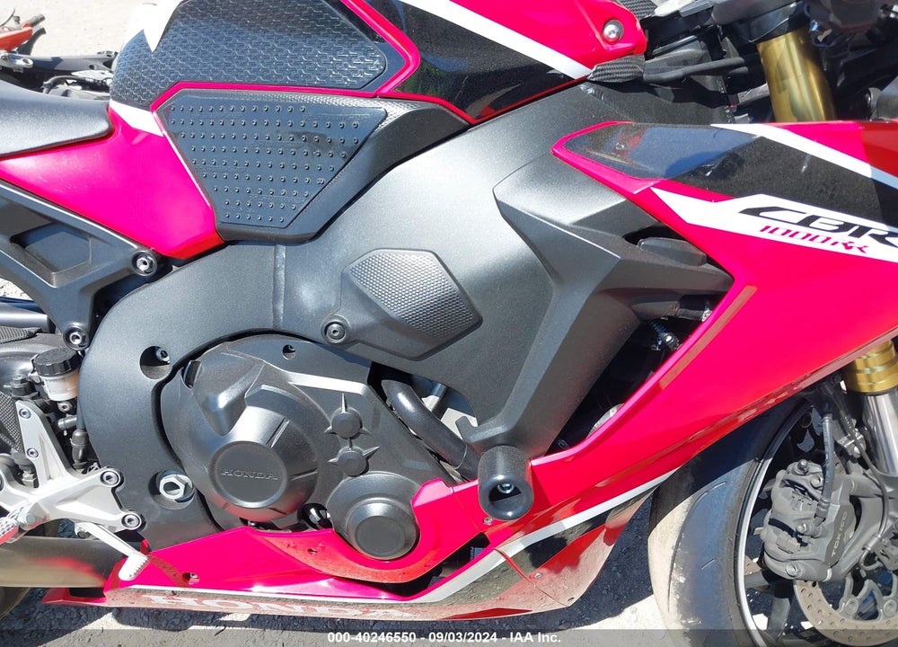 2018 HONDA CBR1000 VIN: JH2SC7718JK100268