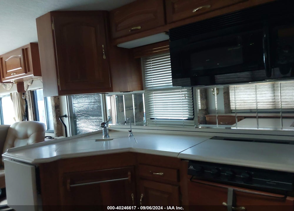 2004 DOLPHIN MOTORHOME VIN: 5B4MP67G743384503
