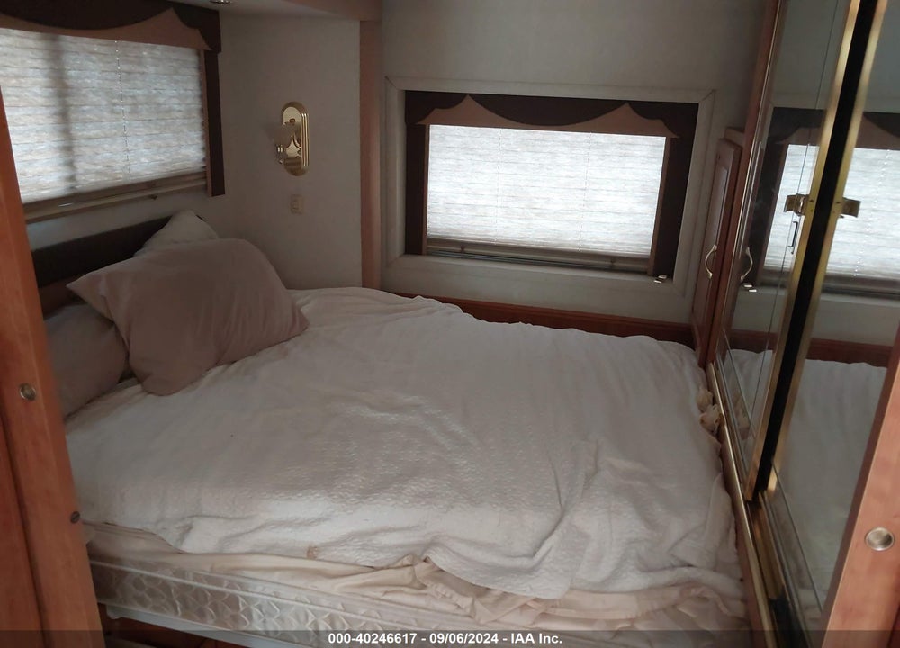 2004 DOLPHIN MOTORHOME VIN: 5B4MP67G743384503