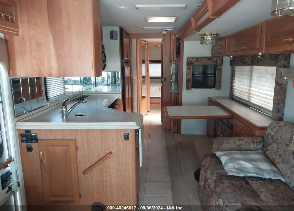 2004 DOLPHIN MOTORHOME VIN: 5B4MP67G743384503