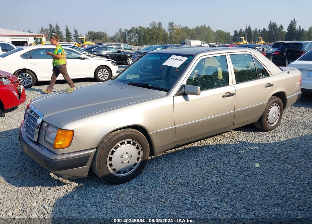 1992 MERCEDES-BENZ 300 E 2.6 VIN: WDBEA26D2NB695469