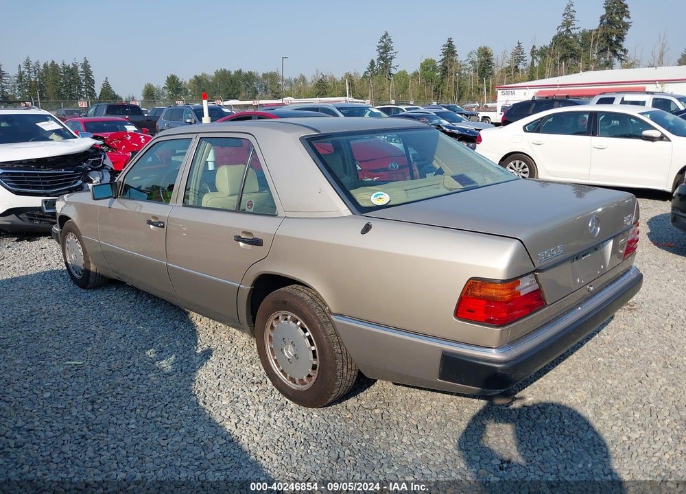 1992 MERCEDES-BENZ 300 E 2.6 VIN: WDBEA26D2NB695469