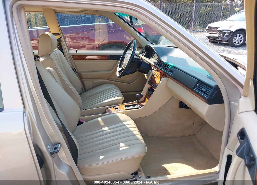1992 MERCEDES-BENZ 300 E 2.6 VIN: WDBEA26D2NB695469