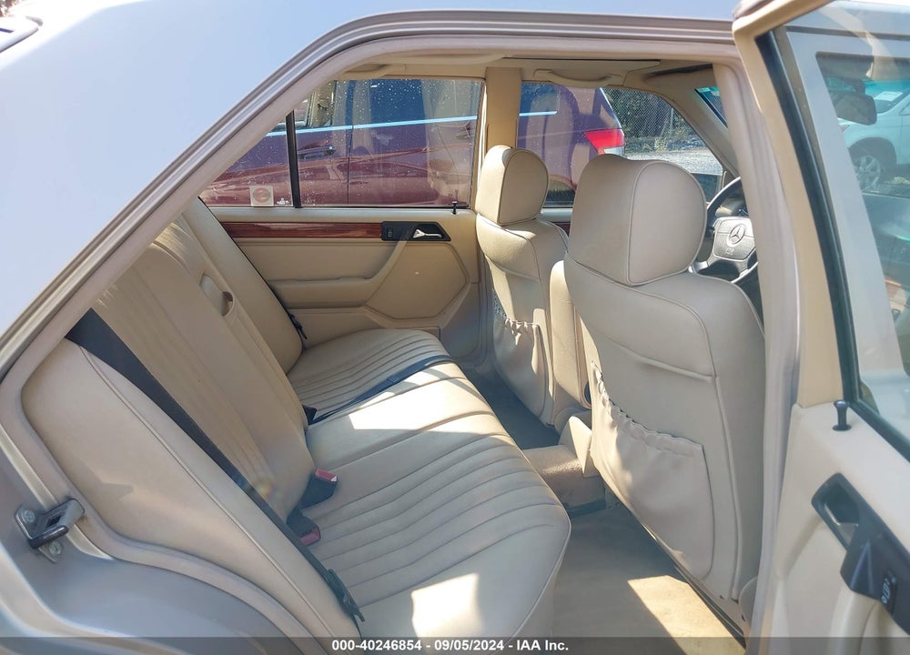 1992 MERCEDES-BENZ 300 E 2.6 VIN: WDBEA26D2NB695469