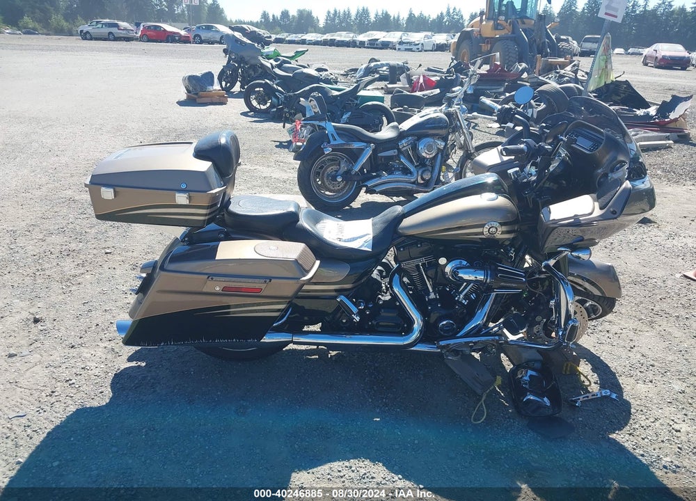 2013 HARLEY-DAVIDSON FLTRXSE CVO ROAD GLIDE CUSTOM VIN: 1HD1TC81XDB958758