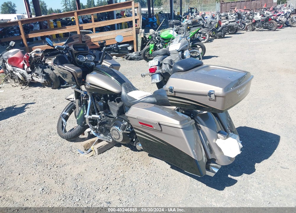 2013 HARLEY-DAVIDSON FLTRXSE CVO ROAD GLIDE CUSTOM VIN: 1HD1TC81XDB958758